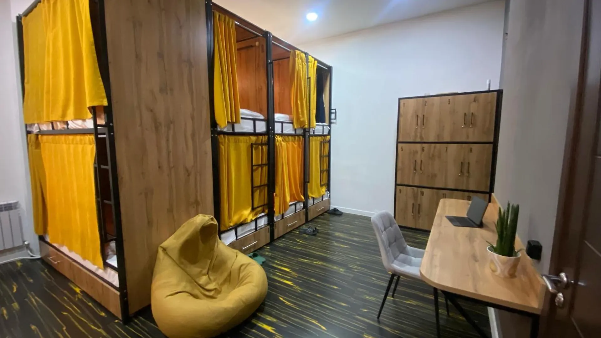 Flats Hostel Αστάνα