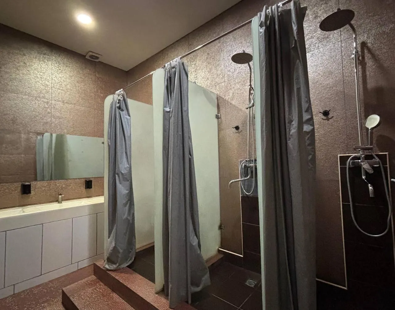 Flats Hostel アスターナ